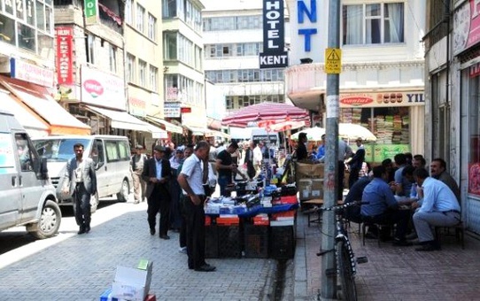 Van Sokakları Seyyar Satıcılarla Dolup Taşıyor