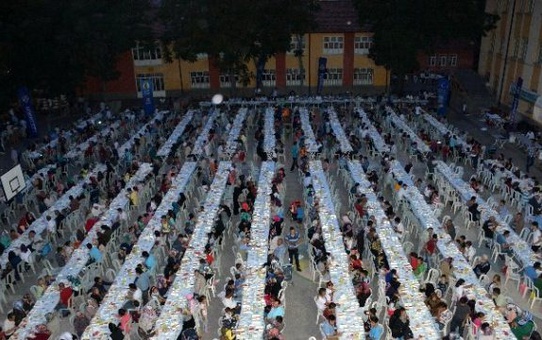 2 Bin 500 Kişi Geleneksel Mahalle İftarında Buluştu