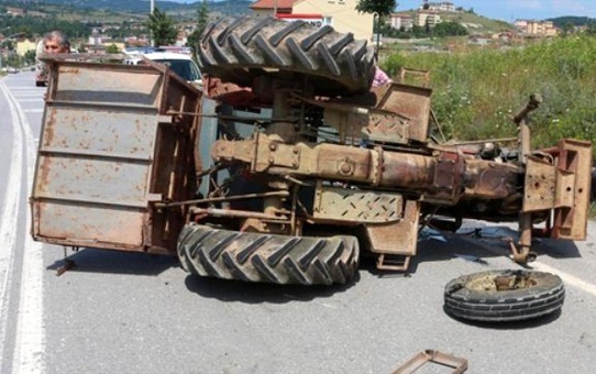 Traktör ile Komyon Çarpıştı: 1 Yaralı
