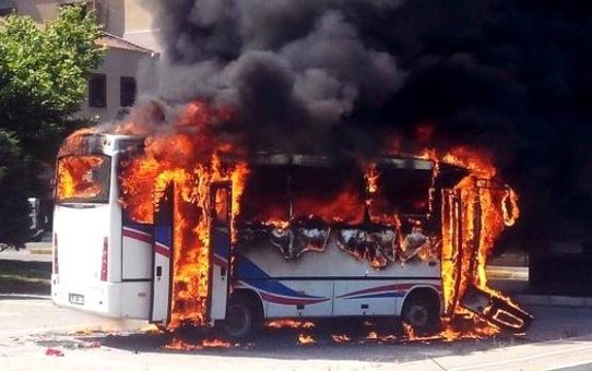 Şoförler Yolcu Yüzünden Kavga Etti! 1 Minibüs Yandı, 4 Kişi Yaralandı