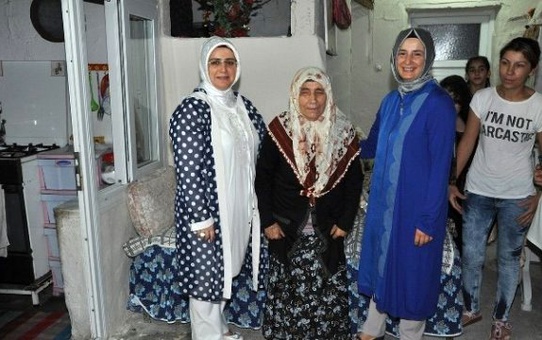 Vali ve Başkanın Eşleri Vatandaşın Sofrasına Konuk Oldu