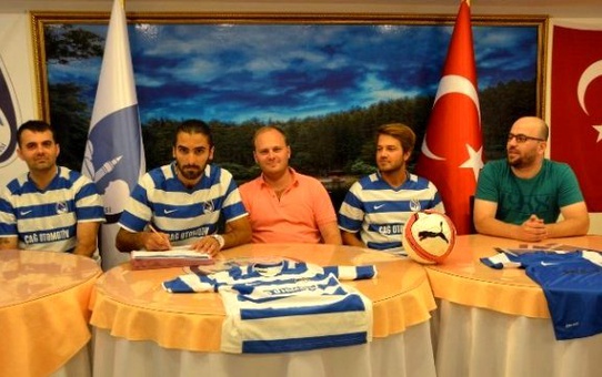 Yunusemre Belediyespor 3 Futbolcu ile Sözleşme İmzaladı