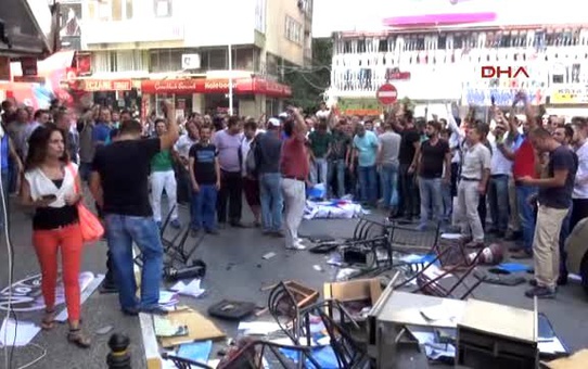 Balıkesir'de Hdp Binasına Saldırı