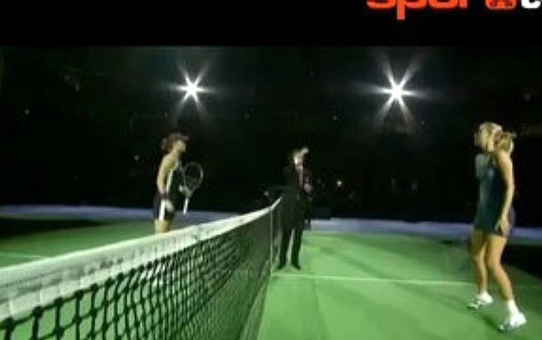 Sharapova Mağlubiyetle Başladı!