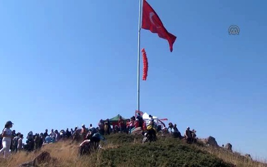 Şehitler Anısına Dev Türk Bayrağı