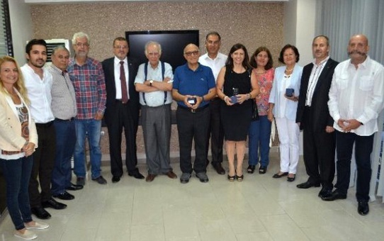 Adana'da Emektar Mimarlara Plaket