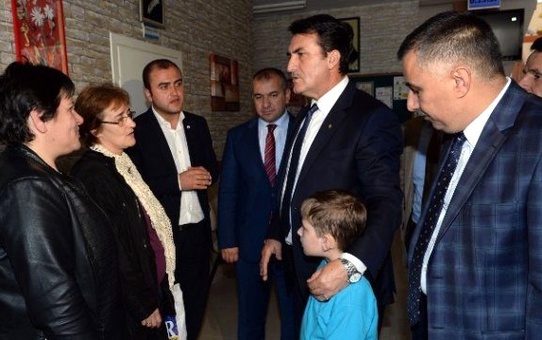 Başkan Dündar'dan Küçük Mete'ye İşitme Cihazı Sürprizi
