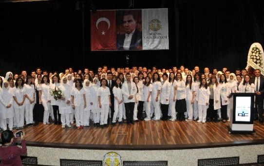 Sü'de Genç Diş Hekimleri Beyaz Önlük Giydi