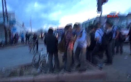 Adana - Okul Servisi Kaza Yaptı: 8'i Öğrenci 9 Yaralı