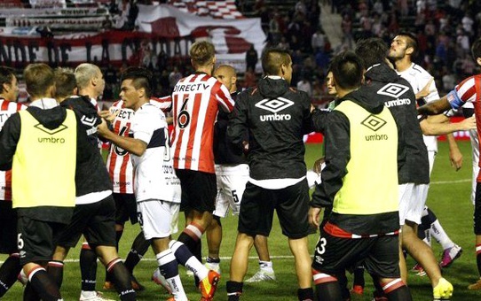 Futbolcular Kavga Etti, Dostluk Maçı Tatil Edildi