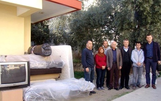 Büyükşehir'den Evi Yanan Aileye Yardım