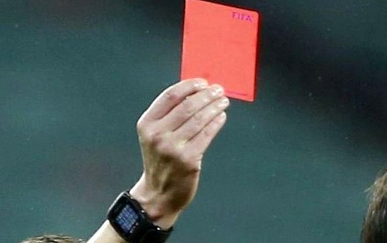 Kırmızı Kart Gören Futbolcu Tabancasıyla Hakemi Vurdu