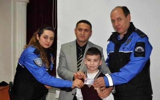 Küçük Polislere Güvenli Kimlik Kartı