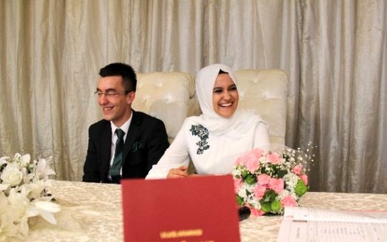 4 Yılda Bir Evlilik Yıl Dönümünü Kutlayacaklar