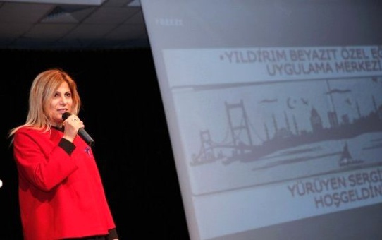 Otizmli Çocuklardan 'Yürüyen Sergi'