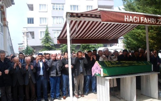 Annesinin Cenaze Namazını Kıldırdı