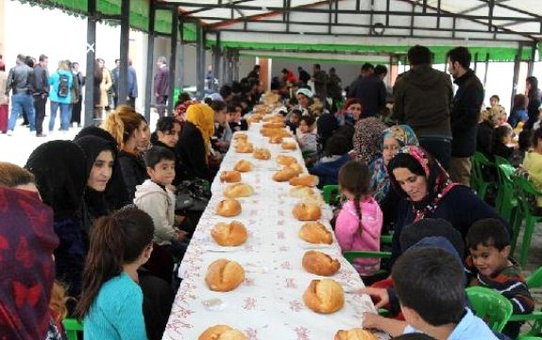 Başkale'de Yüksekovalı Ailelerle Dayanışma Yemeği