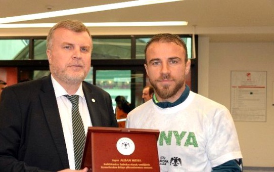 Meha ve Borek'e Teşekkür Plaketi
