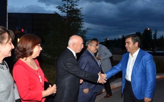 Vali Düzgün Erdoğan Aygenç Onuruna Veda Yemeği Verdi