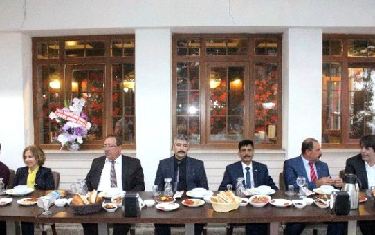 Emlakçılara İftarda Buluştu