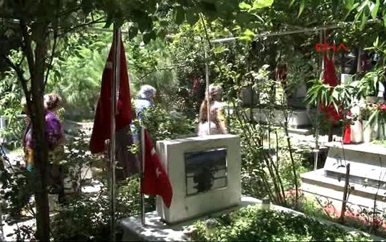 İzmir - Bayram Öncesi Kadifekale Şehitliği'nde Acı Buluşma