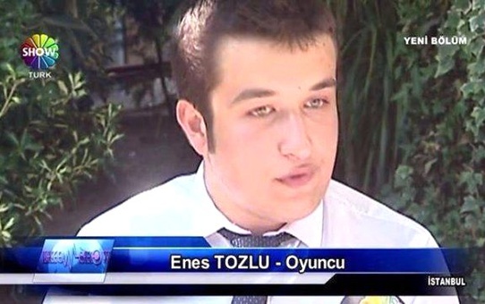 Ünlü Oyuncu Enes Tozlu Darbe'yi kınadı