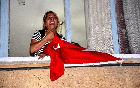 Önce Evinin Camlarını Kırdı Ardından Piknik Tüpüyle Tehdit Etti