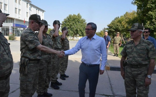 Vali Deniz, Hulusi Sayın Kışlası'nı Ziyaret Etti