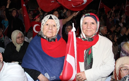 Son İstiklal Gazisinin Kızları da Demokrasi Nöbetinde