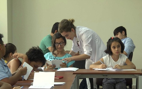 Kekemeliği Yenip Yeni Bir Hayata Adım Atıyorlar