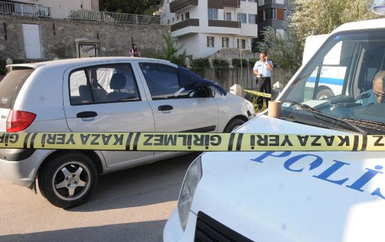 Otomobilde Kolunda Serumla Ölü Bulundu
