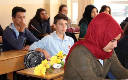 Muhammet'in Boş Kalan Sırasına Çiçekler Konuldu