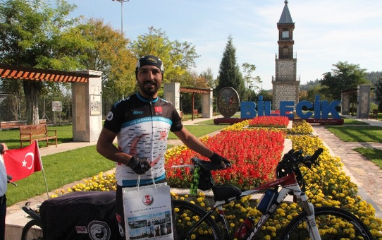 Barış' İçin Çıktığı Bisiklet Turuna 'Demokrasi'yi de Ekledi