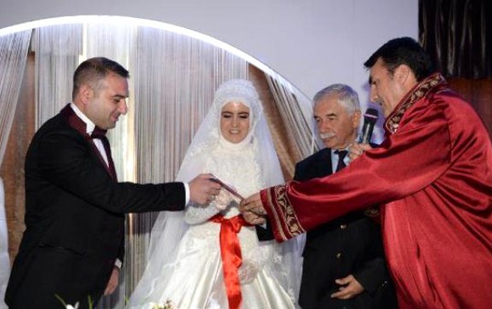 Görüntülü Haber) Nikah Memurunun Nikahını Başkan Kıydı