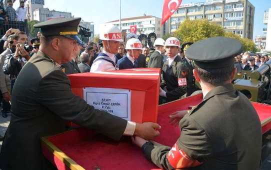 Şehit Yüzbaşı Çevik'i 10 Bin Kişi Son Yolculuğuna Uğurladı