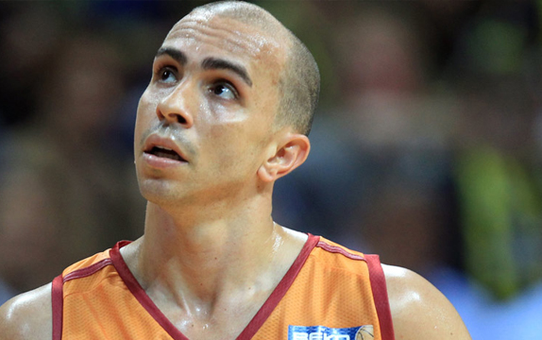 Carlos Arroyo Galatasaray'a Dönüyor