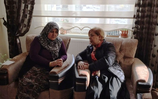 Vali Kamçı'nın Eşi, Şehit Ailesini Ziyaret Etti