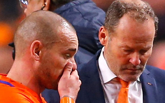 Hollanda'da 9 Futbolcunun Sakatlanması Sağlık Heyetini Topun Ağzına Getirdi