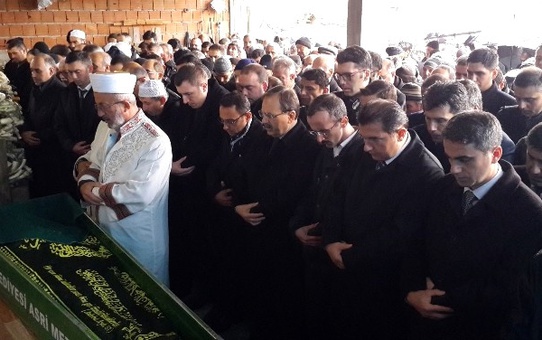Kazada Ölen Kur'an Kursu Öğreticisi Toprağa Verildi