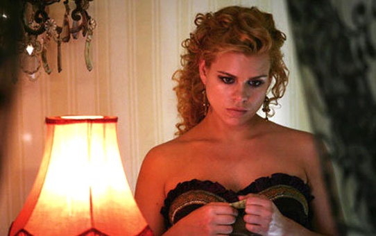 Billie Piper, Cinsel İçerikli Sahnelerden Usandığını Açıkladı