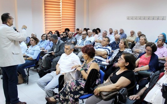 Antalya 'Yaşlı Üniversitesi'nde Dersler Başladı