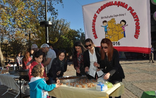 Manavgat'ta Şehitler İçin Lokma Tatlısı Dağıtıldı