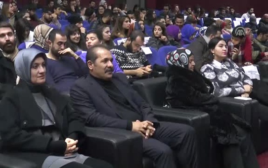 Elazığ'da 'Ölüm Öpücüğü' Adlı Tiyatro Oyunu Sahnelendi