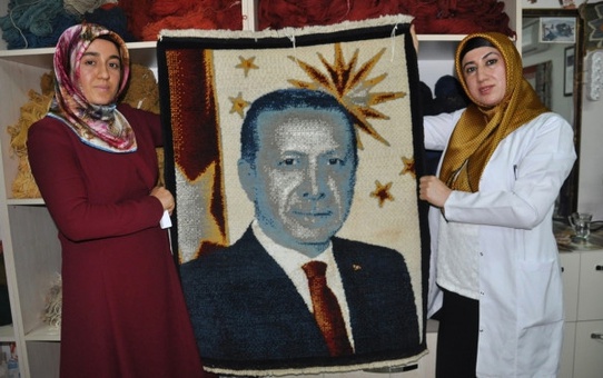 Cumhurbaşkanı Erdoğan'a Sevgilerini Halıya İşlediler