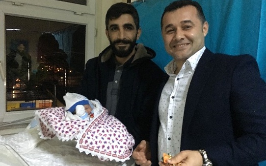 Başkan Yücel, Yeni Yılın İlk Bebeklerini Ziyaret Etti