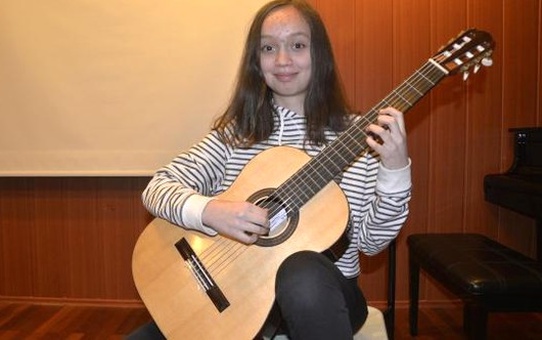 13 Yaşındaki Gitar Virtüözü Aylin, Romanya'da Birinci Oldu