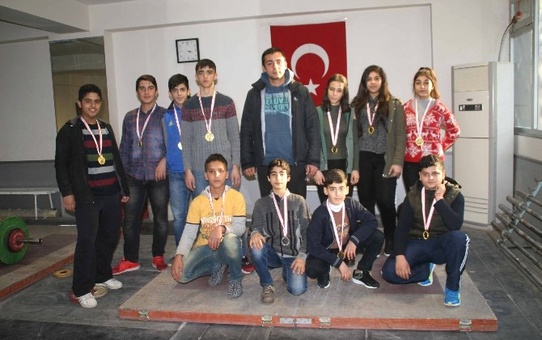 Adana'da Okullararası Yıldız, Genç Kız ve Erkek Halter İl Birinciliği