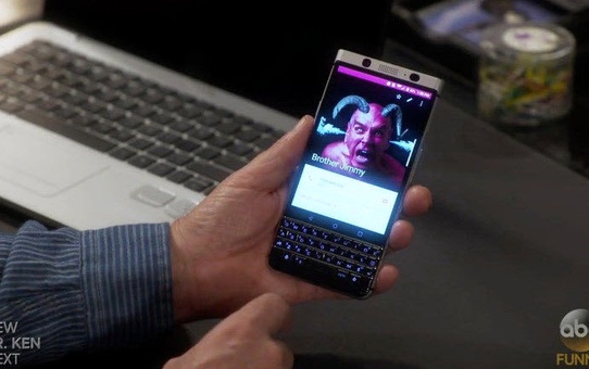 Yeni Blackberry, Canlı Canlı Göründü!