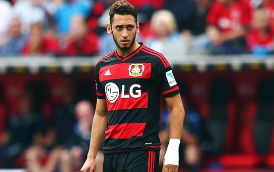 Hakan Çalhanoğlu'nun 4 Ay Futboldan Men Edilmesi