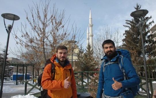 Otostopla 2 Yılda 60 İl ve 4 Ülke Gezdiler